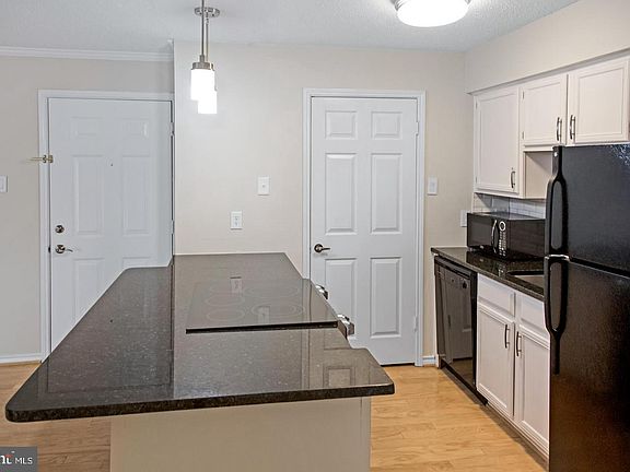 4th image of 1530 Lincoln Way APT 202