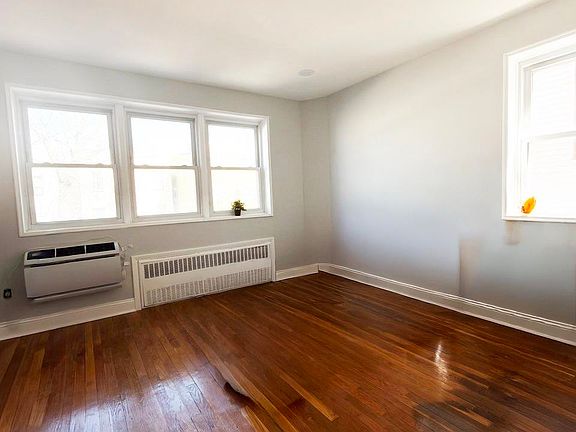 5th image of 154 Bowers St APT 2D