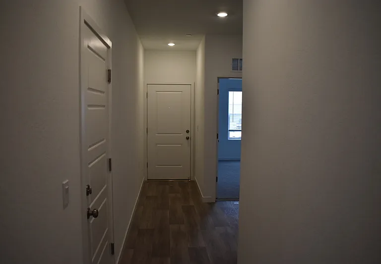 4470 N San Clemente Ave — Photo 6
