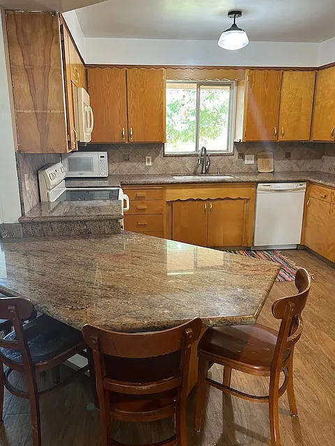 4 bed, 1772 sqft, $2,388 — Photo 3