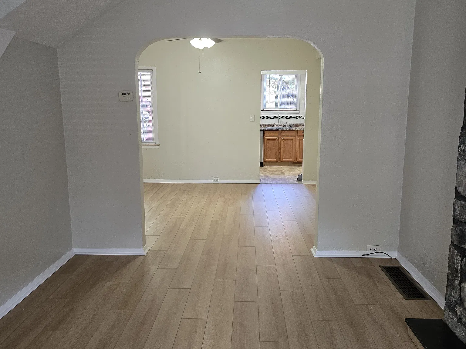 2 bed, 1.5 bath, 936 sqft, $1,400 — Photo 2