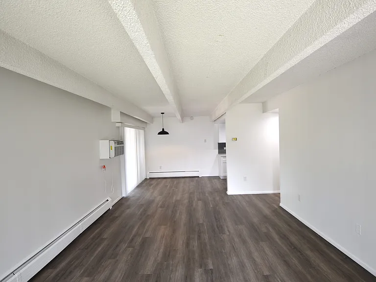 4440 Laguna Pl - Meadows Apartments — Photo 13