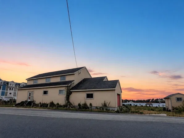 15 Bay St, Hull, MA 02045