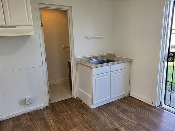 3rd image of 1913 7th St #4