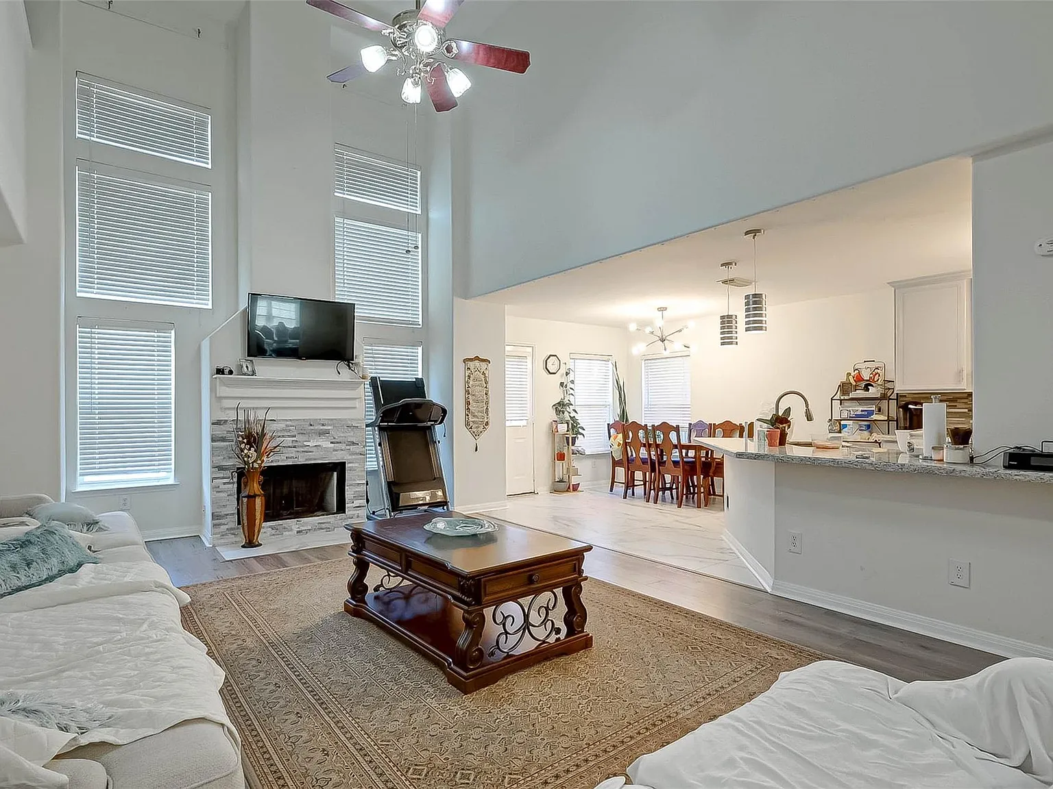 5 bed, 3.5 bath, 3940 sqft, $2,999 — Photo 4