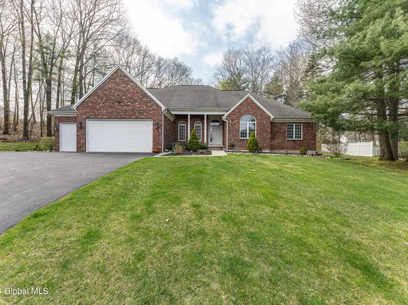 15 Tulip Tree Lane, Niskayuna, NY 12309