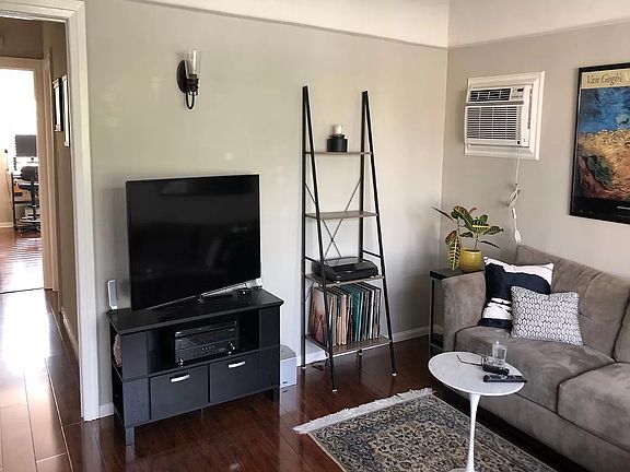 4th image of 2840 Denby Ave