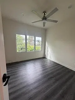 921 N W Knoll Dr — Photo 4