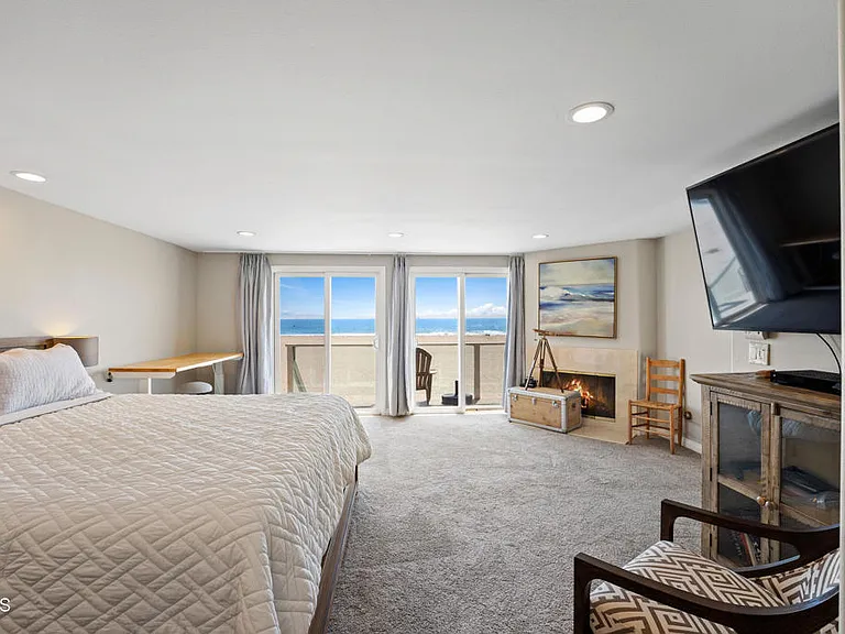 305 Ocean Dr — Photo 26
