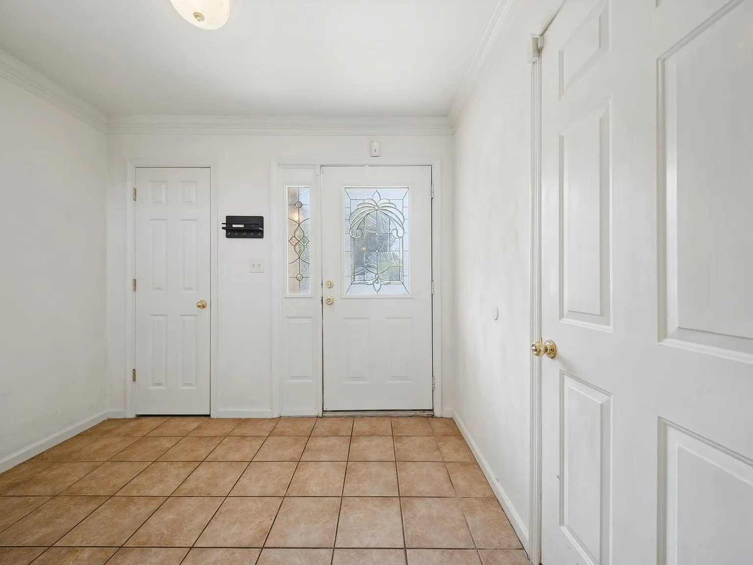 4 bed, 3.5 bath, 2177 sqft, $3,300 — Photo 4