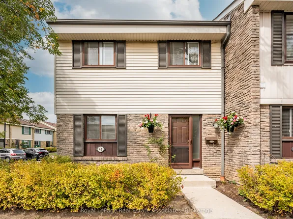 2779 Gananoque Dr #42, Mississauga, ON L5N 2E4