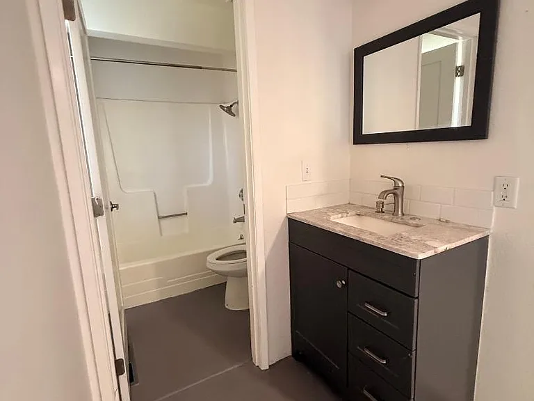 1535 Fischer Ave — Photo 6