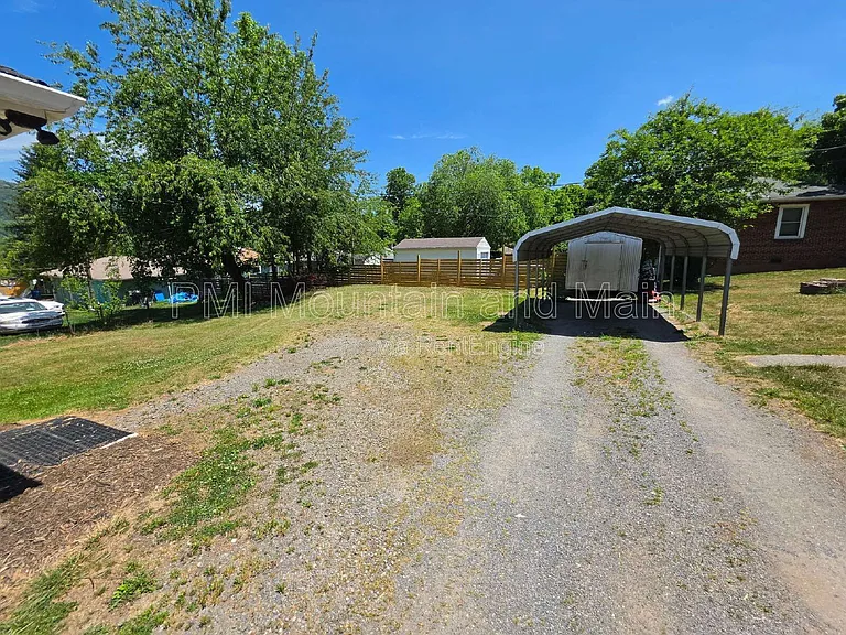 309 Dennis St — Photo 36