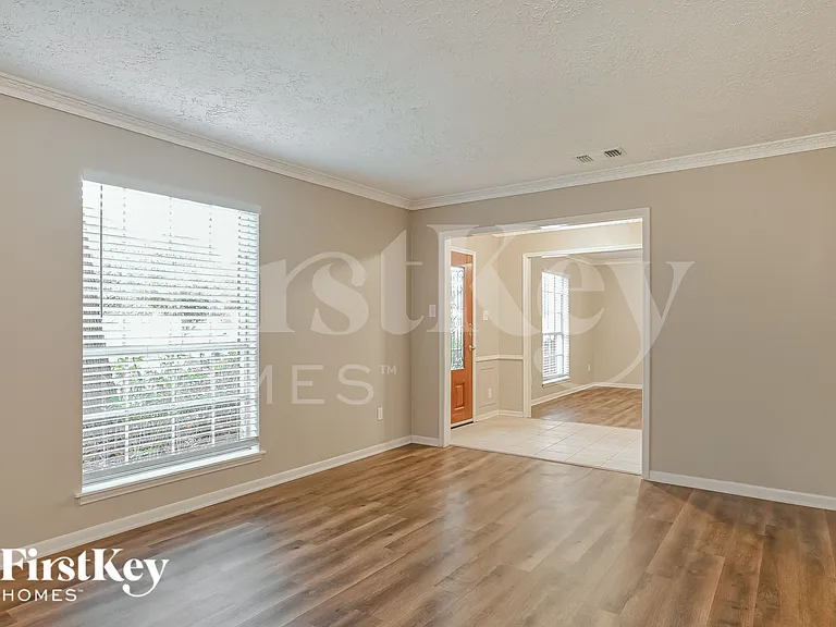 4146 Meadowbank Dr — Photo 6
