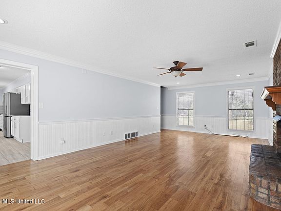 5th image of 2915 Barrett Dr