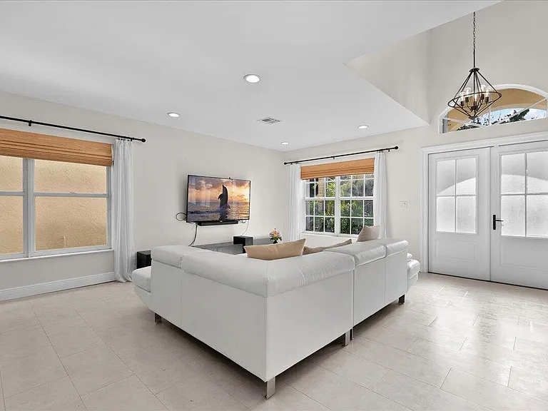 2447 Country Golf Dr — Photo 2