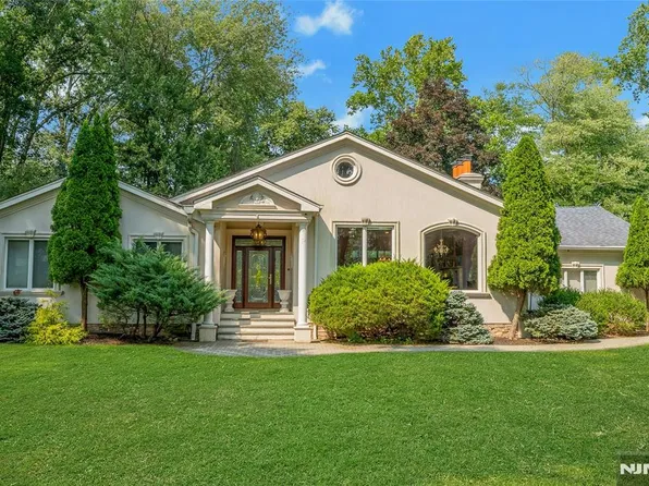 45 Pleasant Ave, Upper Saddle River, NJ 07458