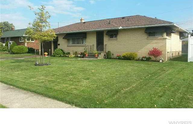 1st image of 4 Dennis Ln