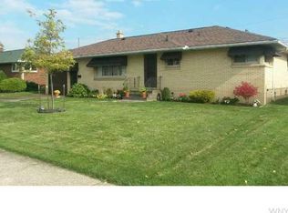 4 Dennis Ln, Buffalo, NY 14227