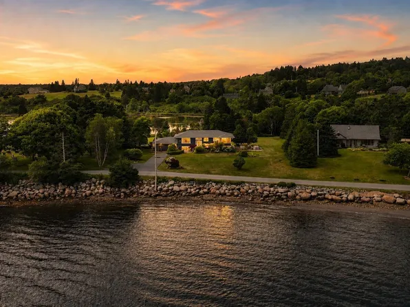 78 Fort Point Rd, Lunenburg, NS B0R 1C0