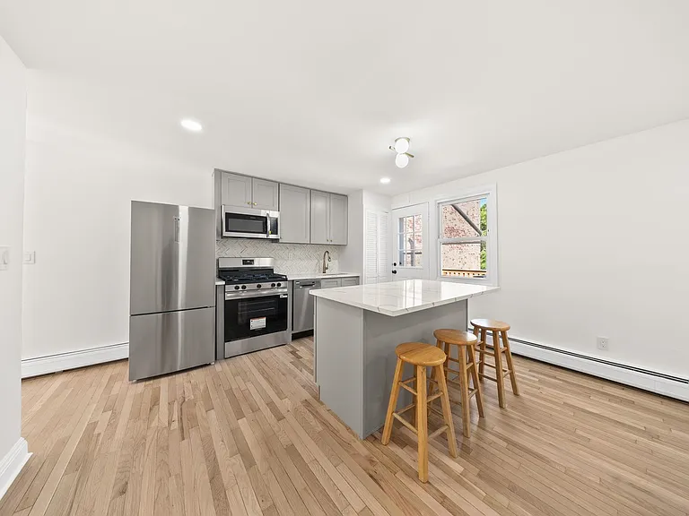 211 New York Ave #2 — Photo 15