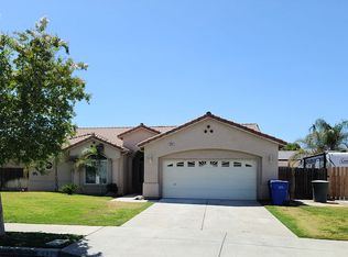 693 Farallen Dr, Lemoore, CA 93245
