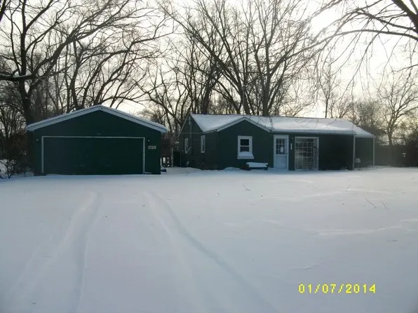 541 South Dr, South Elgin, IL 60177