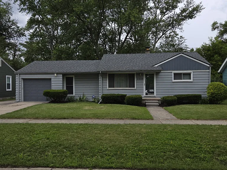 21669 Middlebelt Rd — Photo 2