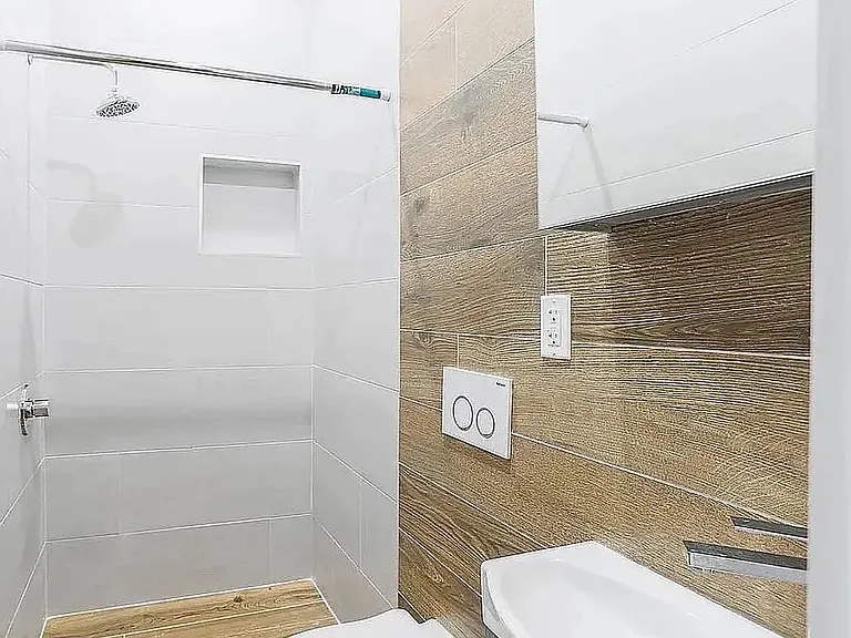 352 Melrose St #1B — Photo 8