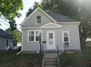521 S 8th St, Monmouth, IL 61462