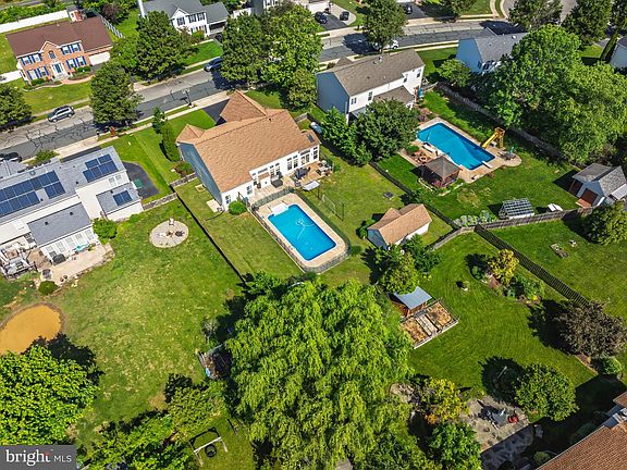 3rd image of 155 Edenderry Ave