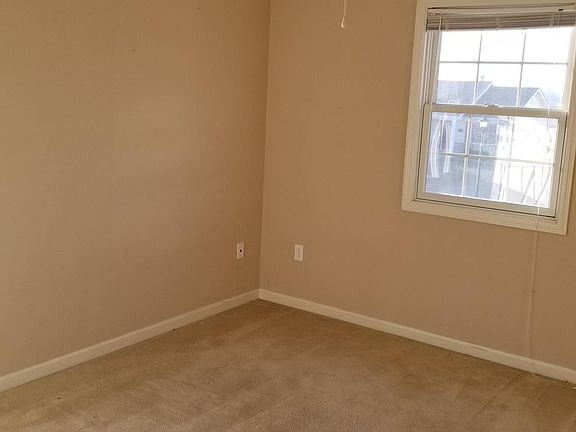 5th image of 15 Broadstone Dr