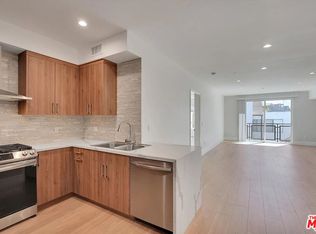 14419 Riverside Dr #203, Sherman Oaks, CA 91423