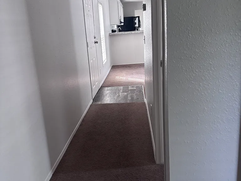 601 W 9th St #10 — Photo 12