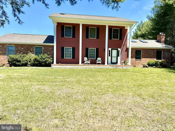 860 Hartwood Rd, Fredericksburg, VA 22406