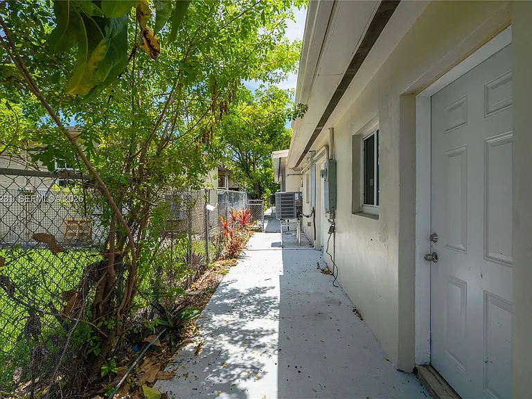 1701 NW 19th Ave — Photo 17