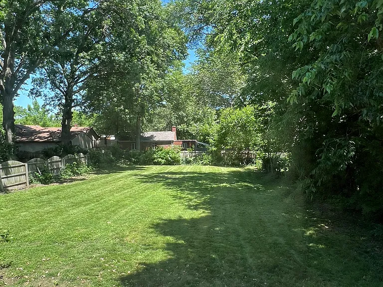 817 W Worley St — Photo 13