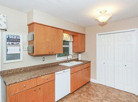 2nd image of 631 Iona Ln