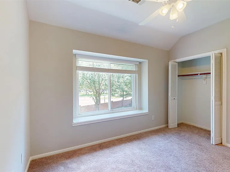 23027 Lodgepoint Dr — Photo 17