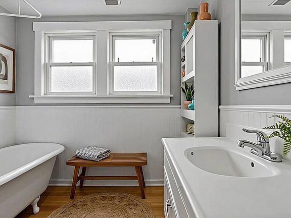 3rd image of 5042 W Winnemac Ave #2
