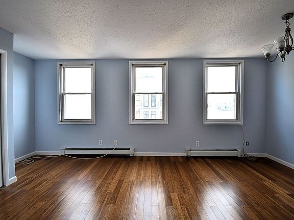 3rd image of 1408 Vyse Ave Floor 2