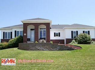 6122 Glass Ridge Dr, Lincoln, NE 68526