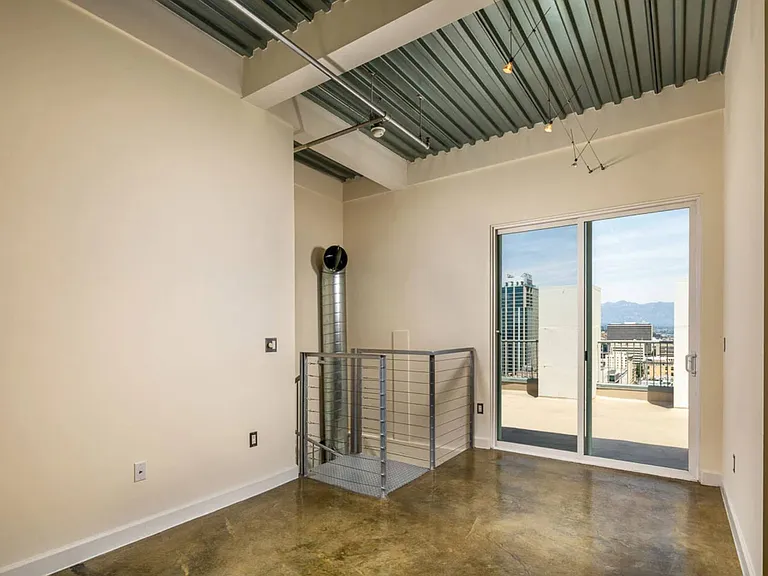 Thurman Lofts — Photo 30