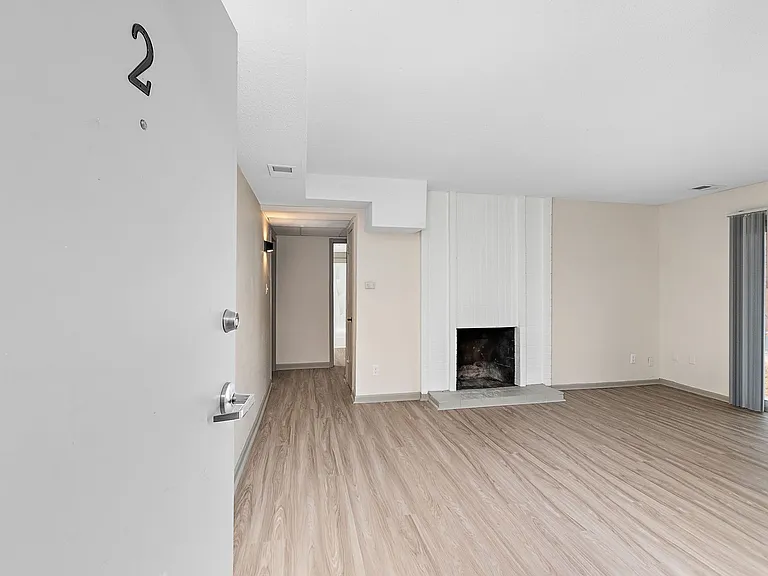 Oval Spring Apartments — Photo 5