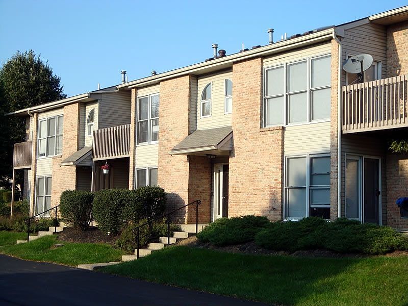 1st image of 160 Brookfield Cir