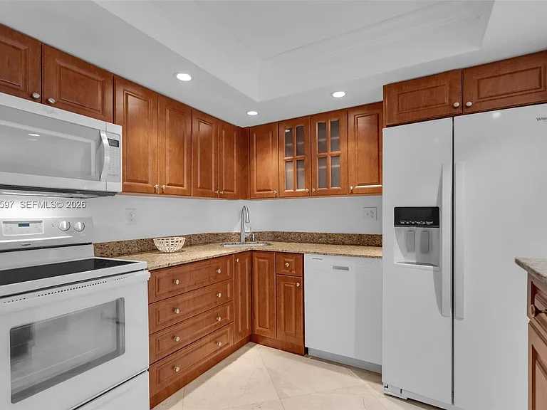 2333 Brickell Ave #1109 — Photo 15