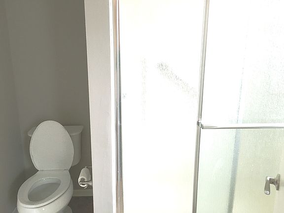 1 bedroom bathroom