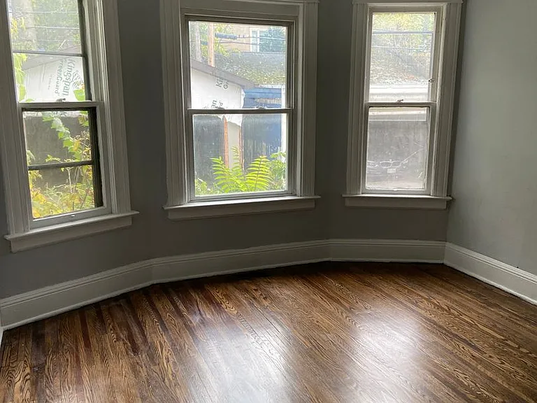 677 Delevan W — Photo 14
