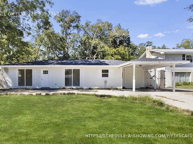 122 Carroll Ave — Photo 1