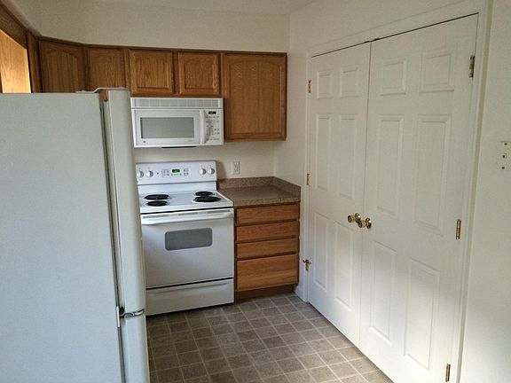 Kitchen/Laundry room(right)